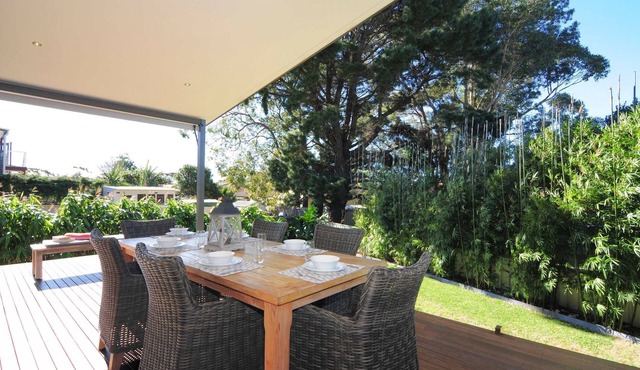 Beach Bliss - pet-friendly central Vincentia home