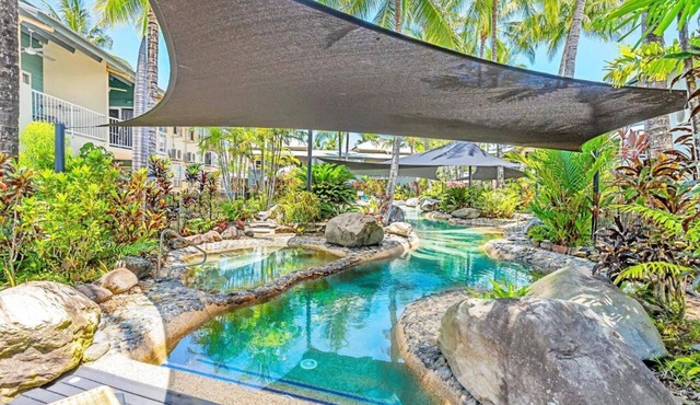 Beach bliss Queen bed BBQ Pool Netflix