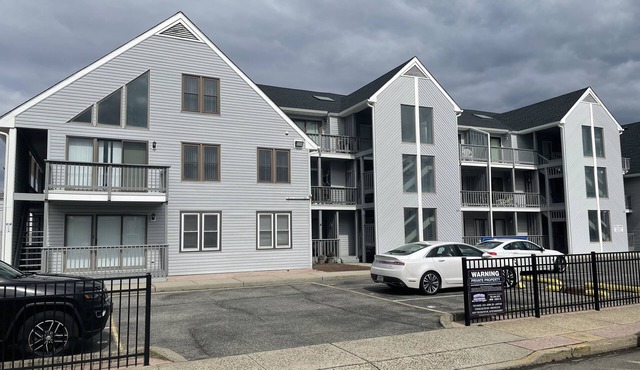 Beach block - 3 BR/2 bath condo with 2 car parking