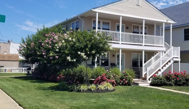 Beach block! 4 Bed 2 Bath - 1st floor duplex!