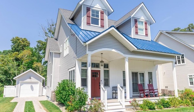 Beach Block 4 Bed/3 Bath Home with Pool