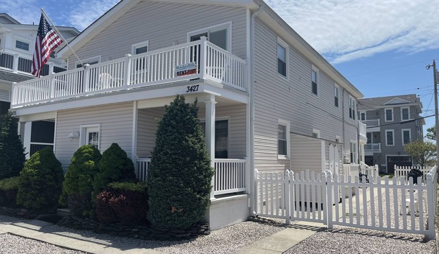 BEACH BLOCK Beauty with Ocean Breezes! Steps to Sand- 4BR, 2BA, OC Family Escape