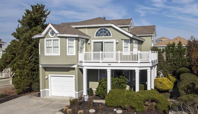 Beach block home just 3rd from the beach with ocean views in the south end of Avalon