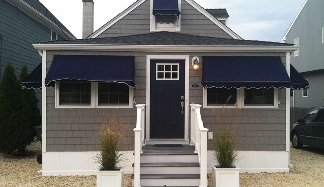 Beach Block in Normandy Beach! Steps from beach and only local market!