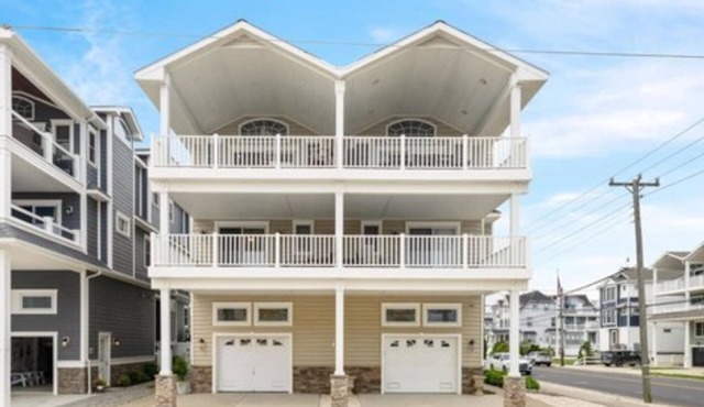 BEACH BLOCK+Ocean Views! 5BR/3.5BA, Location