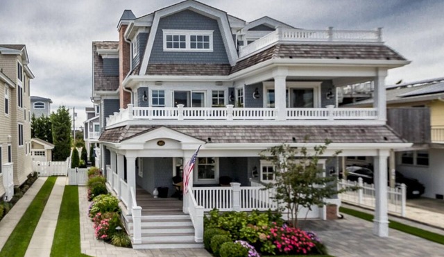 BEACH BLOCK property is just a short walk to shopping and restaurants