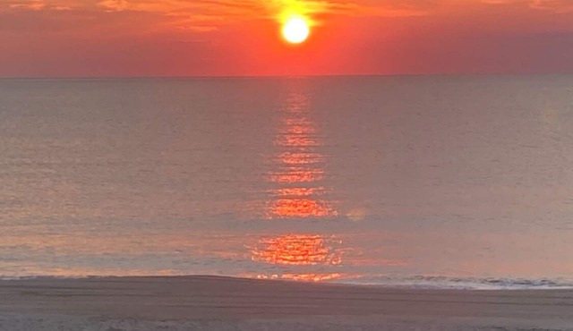 Beach Block Townhouse With NEW Everything & Ocean Views