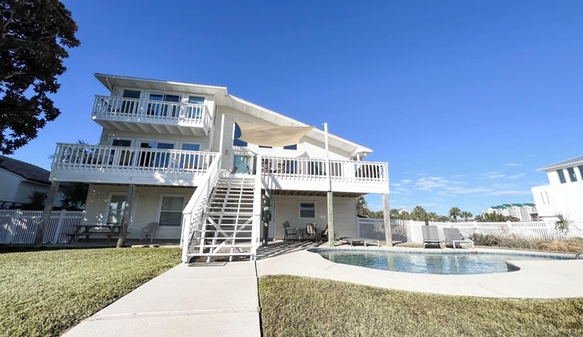BEACH BOATING PARADISE-Heated Pool,2 King Suites,90ft Dock,Game Room,Bikes,5Star