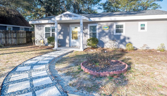 Beach Break Bungalow: Cozy Cottage with Hot Tub & Fire Pit - Dogs Welcome!