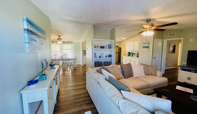 "Beach Break" less than 10 minutes from Lake Texoma and Choctaw Casino