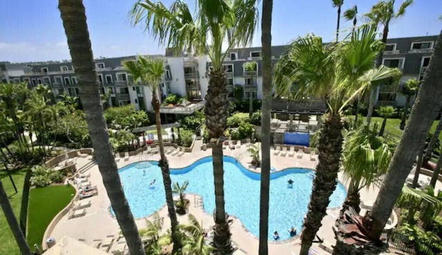 *Beach Break* Oceanfront/Balcony/Walk Everywhere