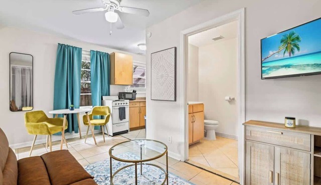 *Beach Breeze*- 1 block from the beach!