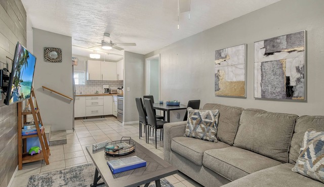 Beach Bum Bungalow-Sarasota-2 bdrm1 bath close to Siesta Key