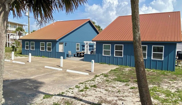 BEACH BUM COTTAGES - STEPS FROM BEACH, INGROUND POOL, PERFECT LOCATION