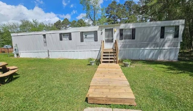 Beach bungalow, Entire guesthouse in Maple Hill, North Carolina.