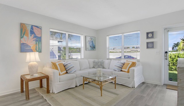 Beach Bungalow Close to Renown Snorkeling