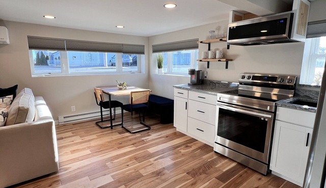 Beach Bunker Minute Walk To Beach and Pier at Old Orchard Family-Friendly Cozy