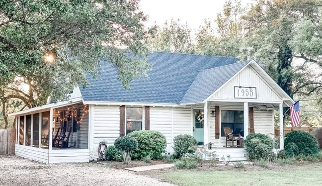 Beach Cabin located 3 miles from Navarre Beach