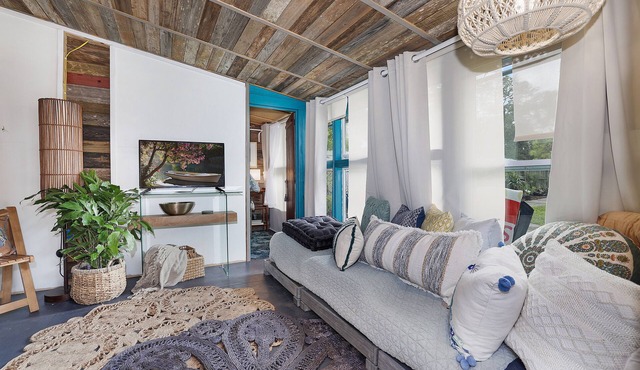 Beach Casita w/Treehouse. Cozy, Unique, hand-crafted. Pets Ok -10 min. - to Mayo