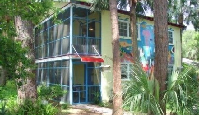 Beach-Chic Apt. for Two - SLEEP NUMBER BED - Porch Rockers - Short Walk to Beach