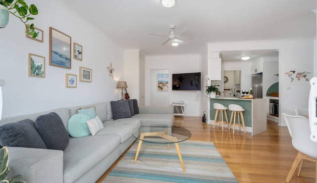 "Beach City Apartment"ACE location-2BR+2 Bath+Garage+80m to Beach-5 star