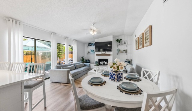 Beach & City Oasis: Moments from Siesta Key Beach