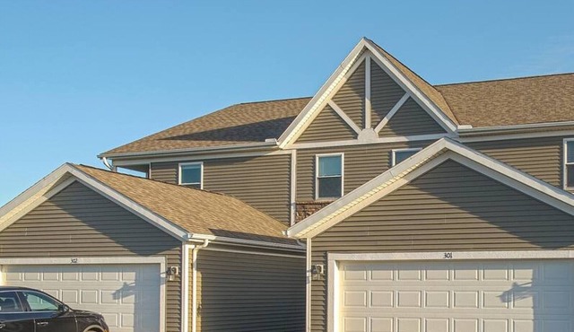 Beach Club Escape - Unit 302: 3 bed/2 bath Lakeside Condo!