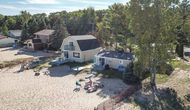 Beach Club of Oscoda - All 4 Beachfront Cottages