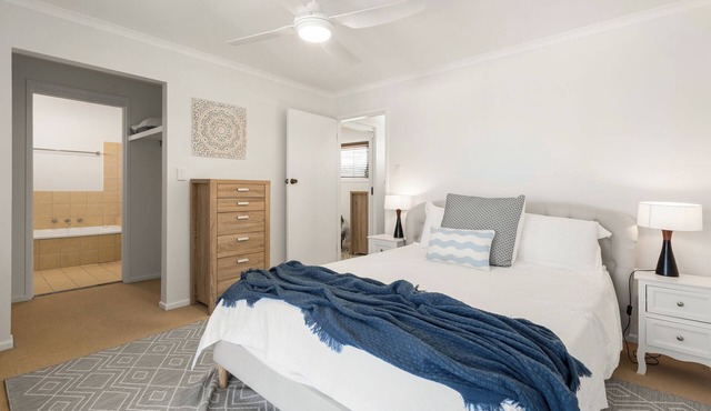 Beach Cockatiel 1Bed Steps to beach, surf and sand - Couple's Getaway