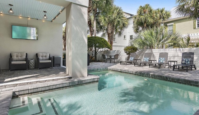 Beach Community! Private Pool! 5 Adult Bikes!