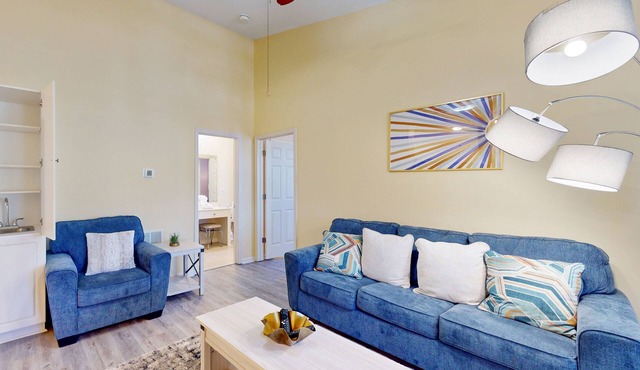 Beach condo with pool, volleyball court, on-site golf, & gym - snowbird-friendly