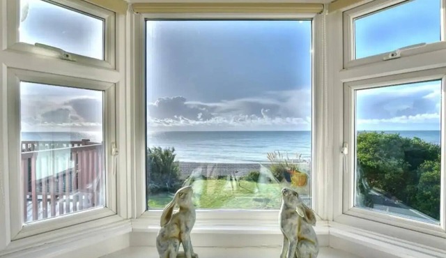 Beach Corner - awesome views!nn