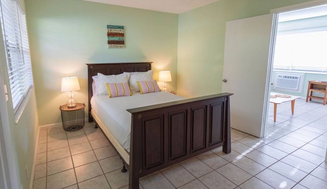 Beach Cottage 1/4 Block to Beach! New to market! Available Now for Jan 2024!