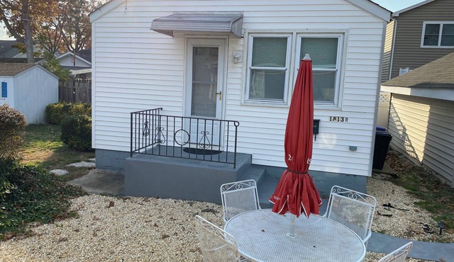 Beach Cottage 4 Blocks From Beach 3 Blocks East of Main Street Bars/restaurants