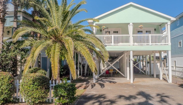 Beach Cottage 4mins to Priv, Access! Deck, Hammock, FirePit, Walk to Dining/Bar