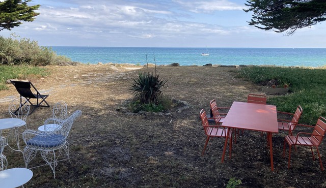 Beach Cottage - direct access to the beach