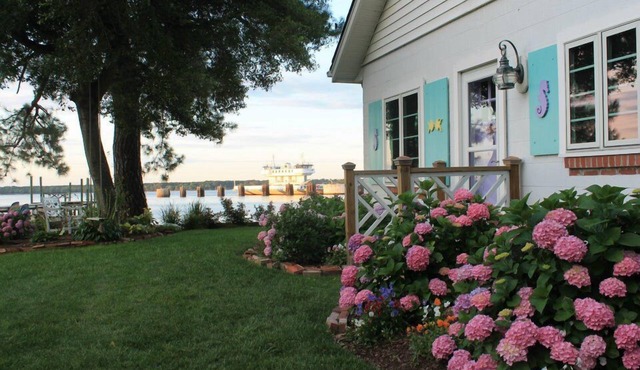 Beach Cottage - James River - Ferry End Cottages - Jamestown & Williamsburg