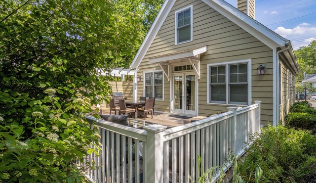 Beach Cottage just steps to Lake Michigan's Sheridan Beach