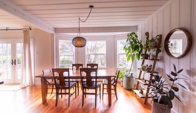 Beach Cottage Near the Coastal Trail and the Ritz