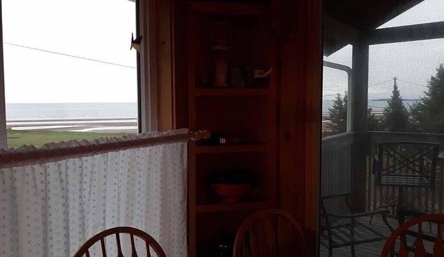 Beach Cottage on Hill