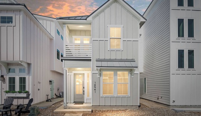 Beach Cottage on North Padre Island~Walk to beach~Canal access~Pool