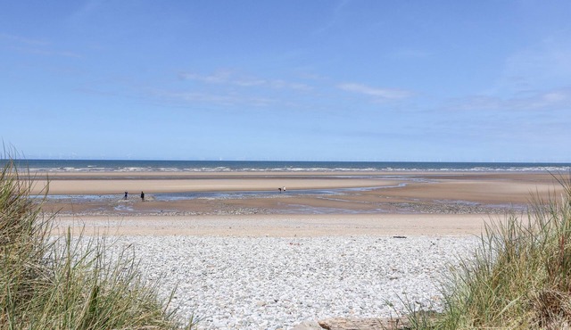 BEACH COTTAGE, pet friendly, country holiday cottage in Conwy