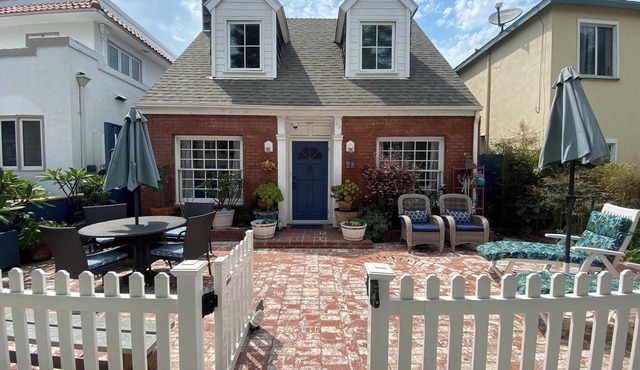 BEACH COTTAGE steps from OCEANFRONT and BAY beaches, close to SoCal attractions
