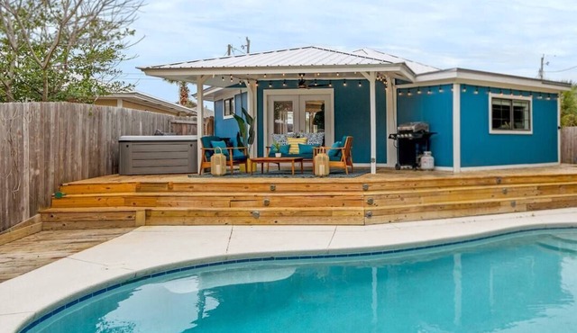 Beach cottage w/private pool & hot tub