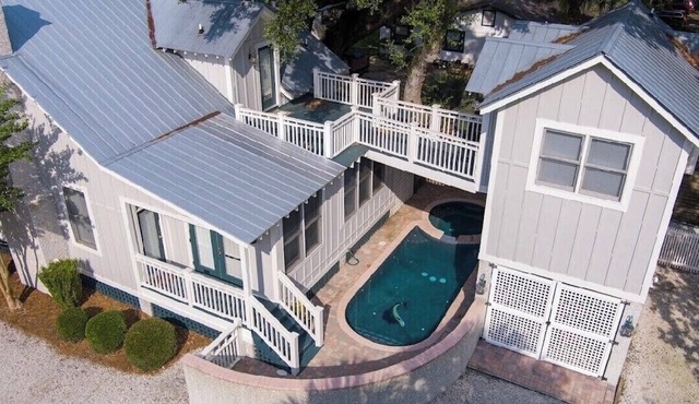 Beach Cottage with Heated Spa & Private Pool-Pet Friendly