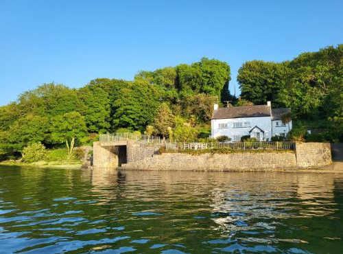 Beach Cottage, with stunning views