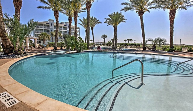 Beach Days & Resort-Style Fun! Galveston Retreat