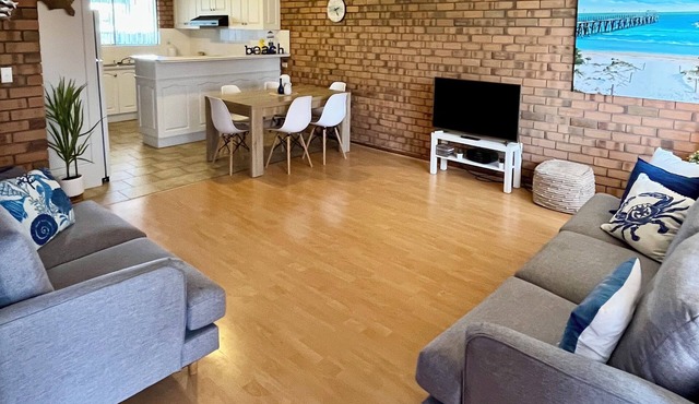 Beach Daze, Silver SandsnRelax & enjoy.one street from beach