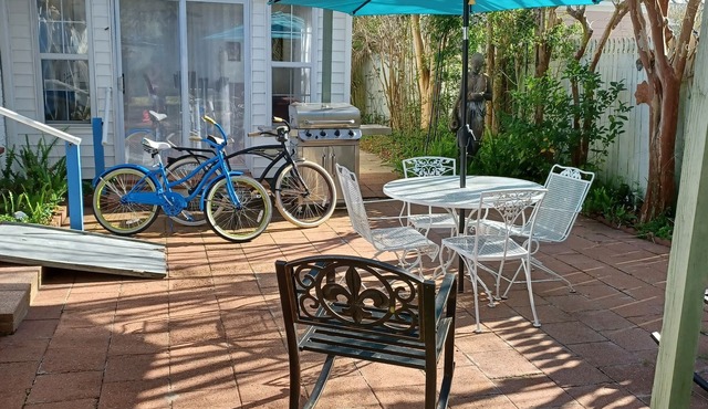 BEACH & DOWNTOWN 5 BLOCKS, COURTYARD WITH GRILL, FULL HOUSE GENERATOR, 4 BIKES