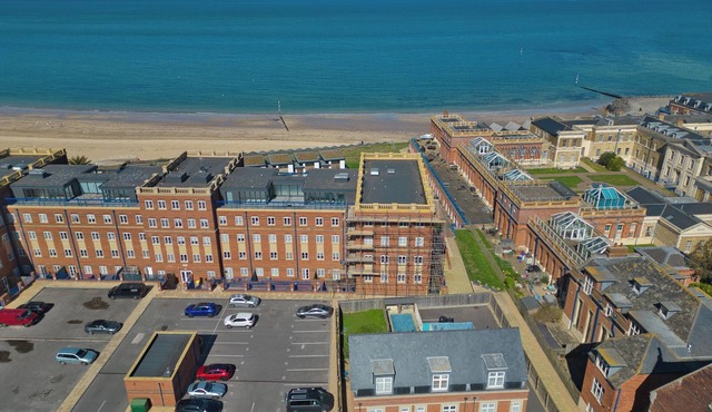 Beach, Dreamland, Restaurants Nearby- Sunny Garden